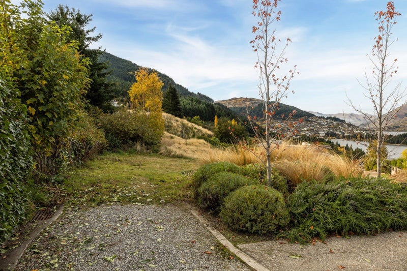 24 Aspen Grove, Fernhill, Queenstown - Carousel 11
