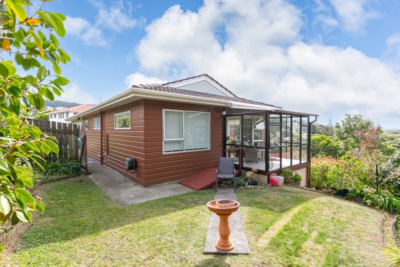 2A Mckeefry Grove, Tawa, Wellington - Carousel 1