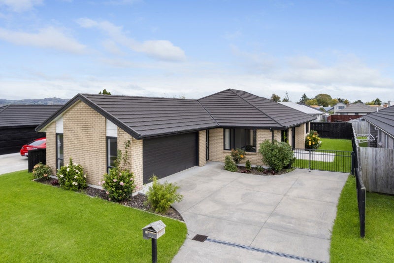 25 Fearnley Grove, Pyes Pa, Tauranga - Carousel 1