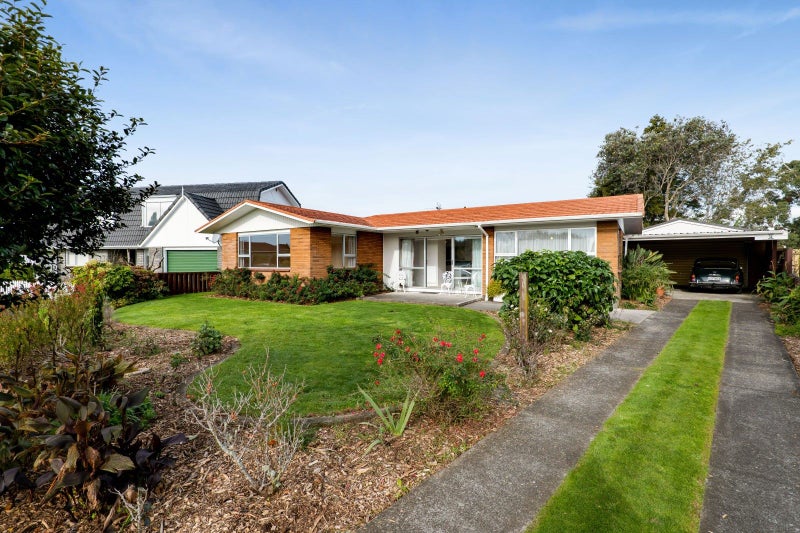 8 Warren Place, Frankleigh Park, New Plymouth - Carousel 2