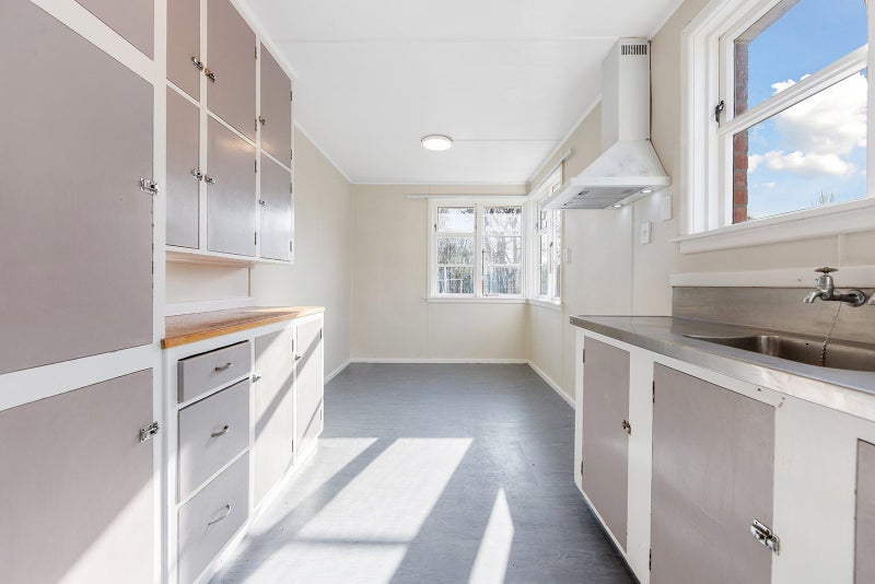 8 Hooker Avenue, Bryndwr, Christchurch - Carousel 2