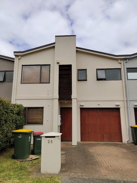 25 Spalding Rise, Golflands, Auckland - Carousel 1