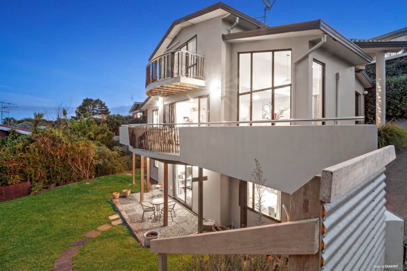 623B GLENFIELD Road, Totara Vale, Auckland - Carousel 1