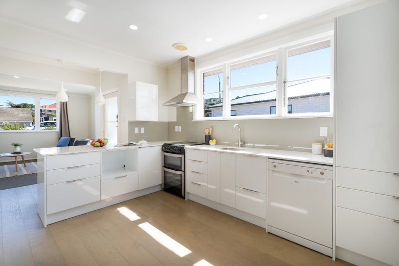 32 Bracken Road, Paparangi, Wellington - Carousel 2