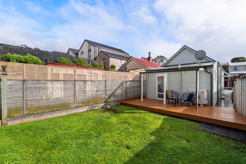 17 Rolleston Street, Mount Cook, Wellington - Carousel 1