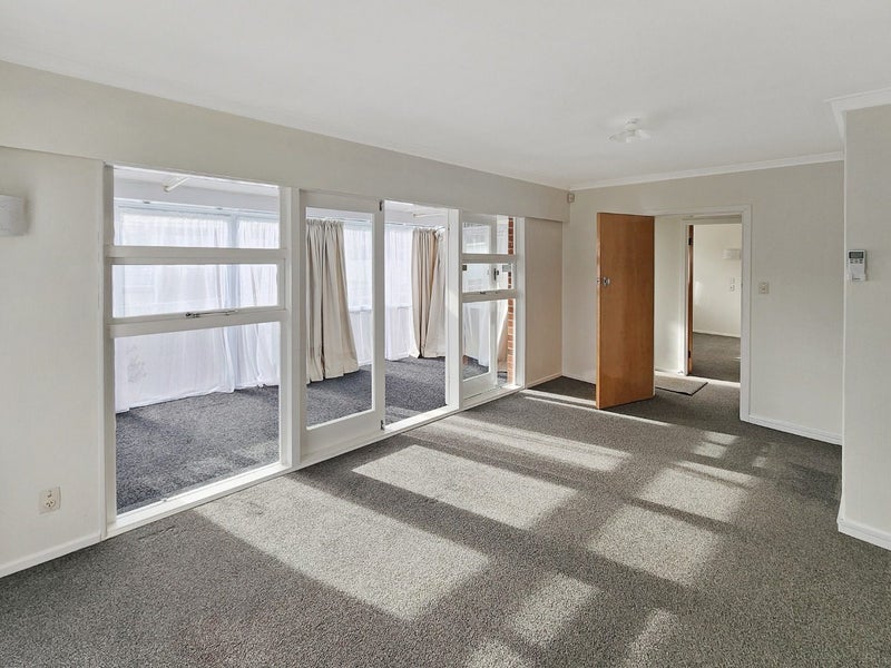 1/10 Amberley Grove, Hutt Central, Lower Hutt - Carousel 2