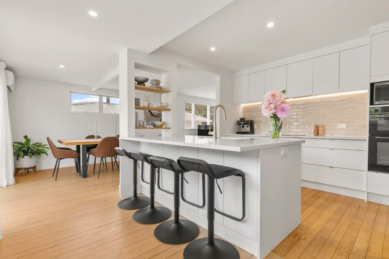 28 Kingdale Road, Henderson, Auckland - Carousel 2