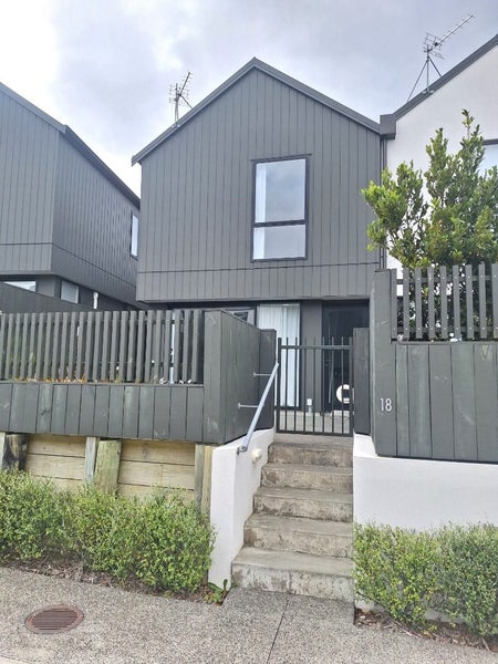 18/6 Oswald Cres, Paparangi, Wellington - Carousel 1