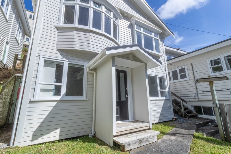 32 Adams Terrace, Aro Valley, Wellington - Carousel 1