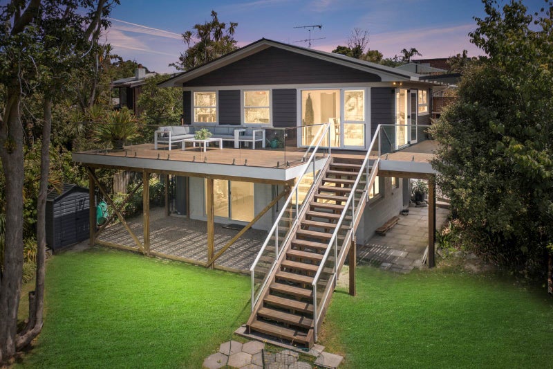 6 Valkyria Place, Beach Haven, Auckland - Carousel 1