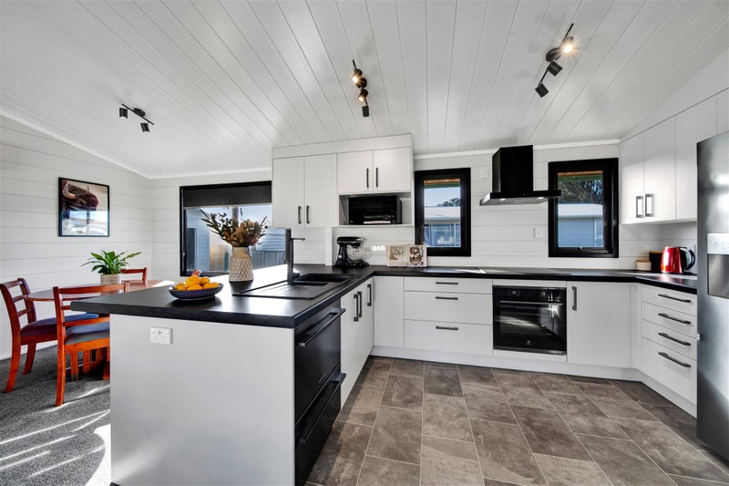 221 Parklands Avenue, Bell Block, New Plymouth - Carousel 2