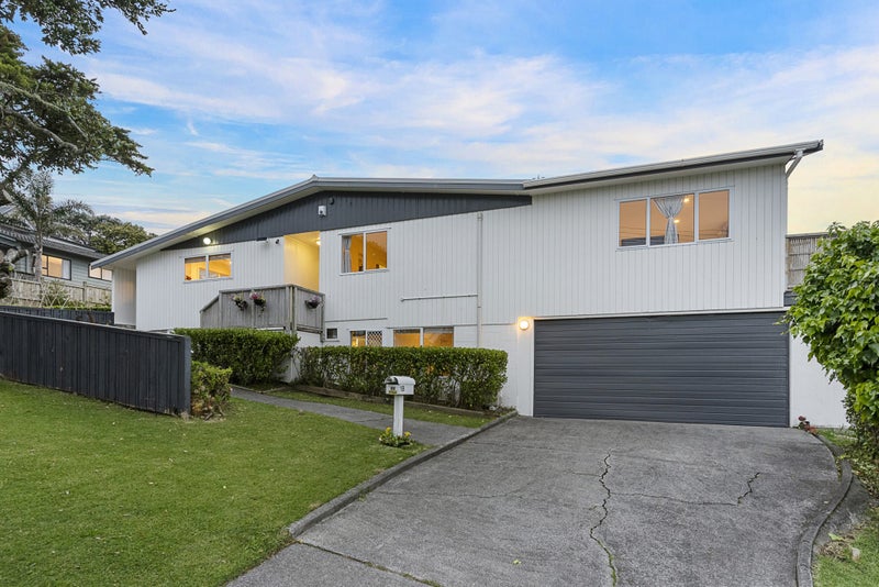 1B Aotearoa Terrace, Murrays Bay, Auckland - Carousel 1