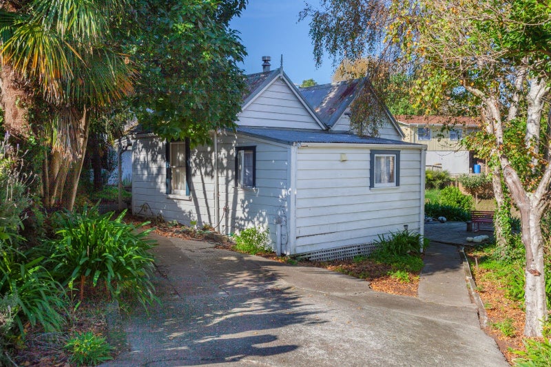 1 Harvey Road, Bluff Hill, Napier - Carousel 2