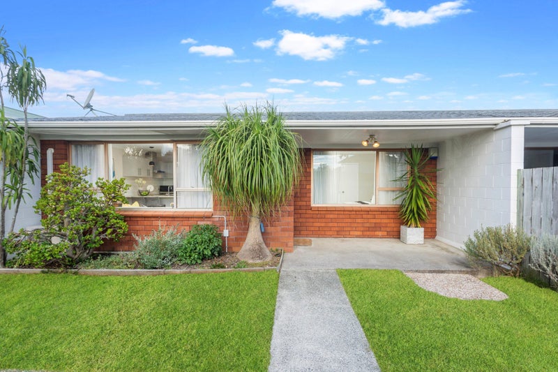 2/70 Taikata Road, Te Atatū Peninsula, Auckland - Carousel 1