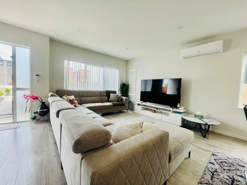 5B Poruru Close, Papakura, Papakura - Carousel 2