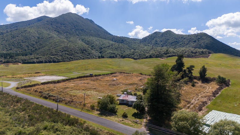 24 Mountain Road, Taupo - Carousel 1