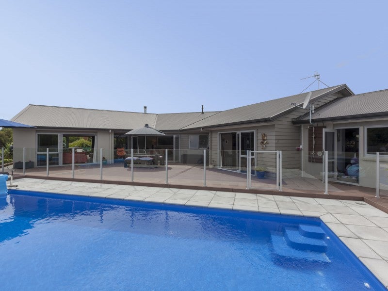 4 Moss Lane, Raumati Beach, Paraparaumu - Carousel 1