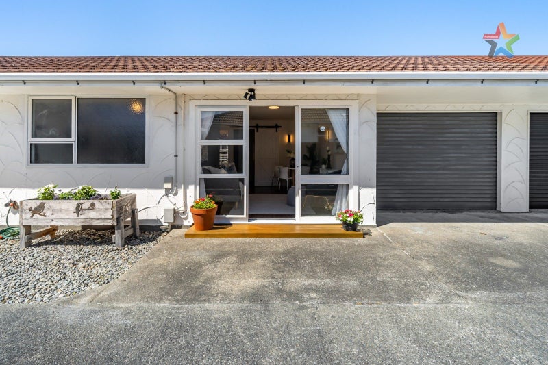 2/43 LEIGHTON AVE, GRACEFIELD, LOWER HUTT - Carousel 1