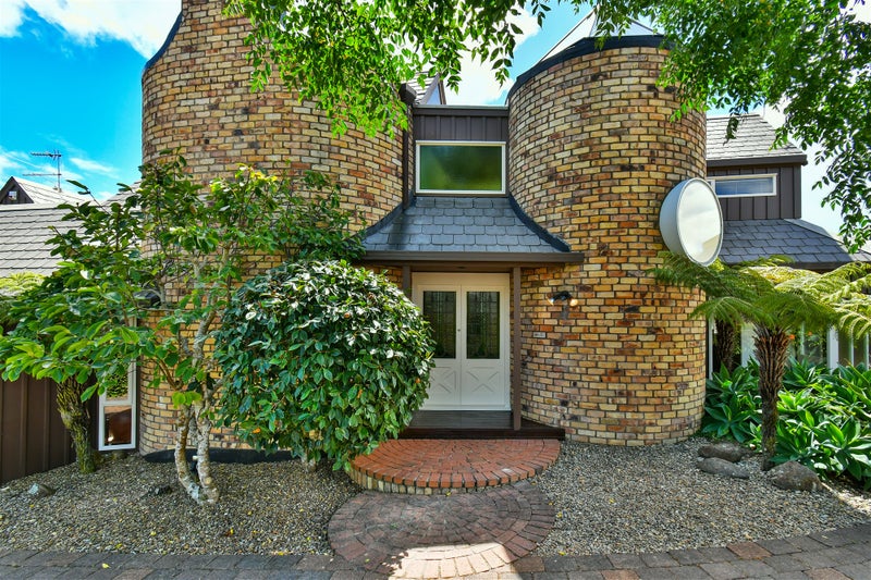 19 Clyside Avenue, Half Moon Bay, Auckland - Carousel 2