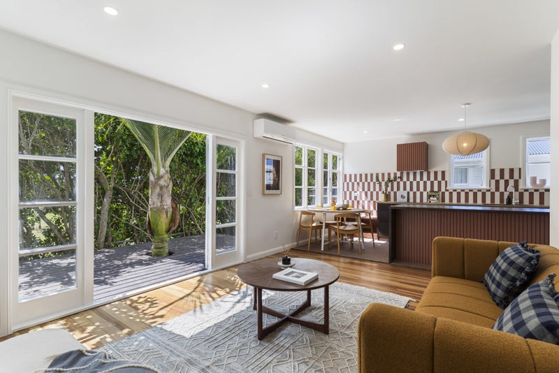 24B Clinton Avenue, Te Atatu Peninsula, Auckland - Carousel 2