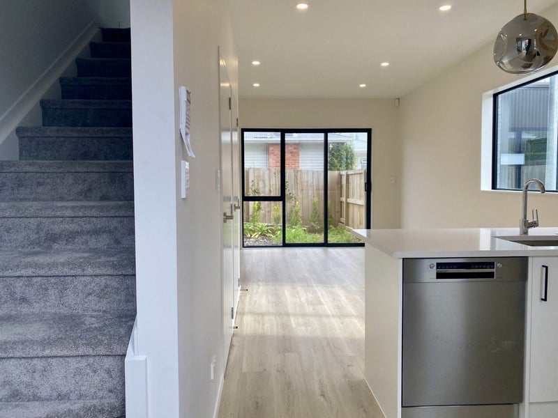 3/35 Renata Crescent, Te Atatu Peninsula, Auckland - Carousel 2