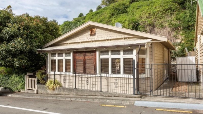 34 Shakespeare Road, Bluff Hill, Napier - Carousel 2