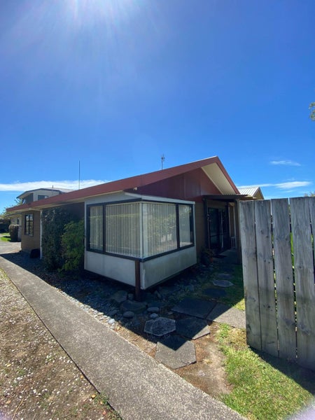 14 Claremont Terrace, Otumoetai, Tauranga - Carousel 1
