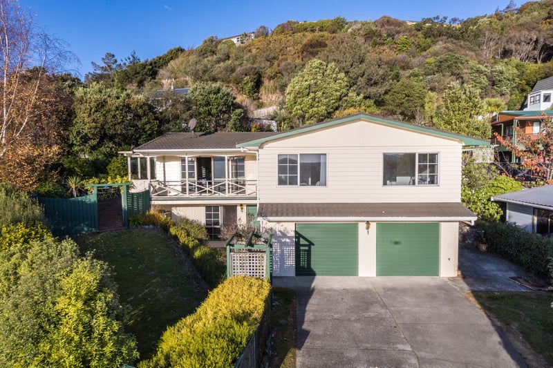 17 Leeward Drive, Whitby, Porirua - Carousel 1