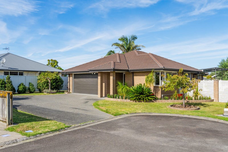 28 Sterling Park, Lytton West, Gisborne - Carousel 1