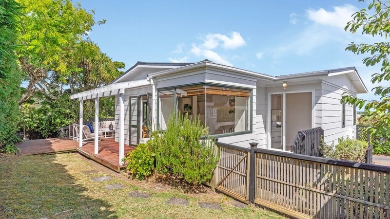 14A Harrybrook Road, Green Bay, Auckland - Carousel 1