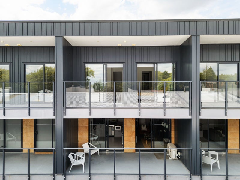 13/13 Vialou Street, Hamilton Central, Hamilton - Carousel 1