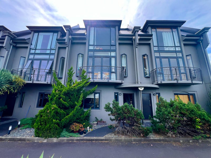 2/15 Sarawia Street, Newmarket, Auckland - Carousel 1