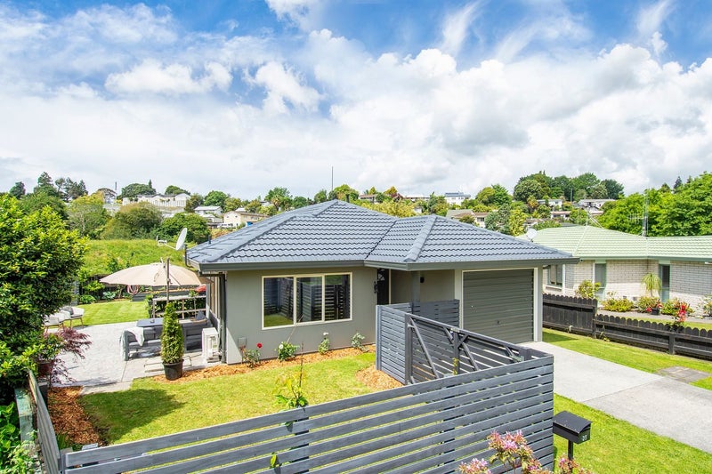 25 Sunvale Place, Gate Pa, Tauranga - Carousel 1
