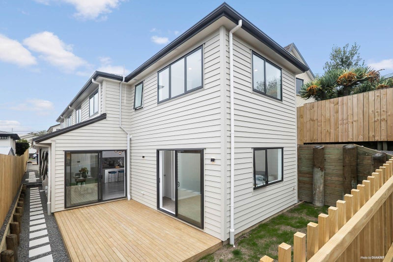 8B Renfrew Avenue, Sandringham, Auckland - Carousel 2