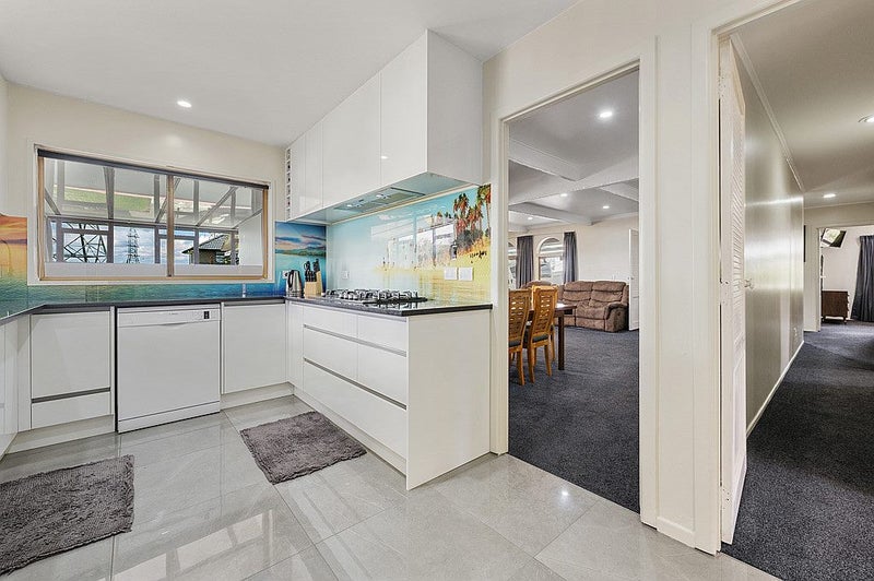 53 Lincoln Park Avenue, Massey, Auckland - Carousel 1