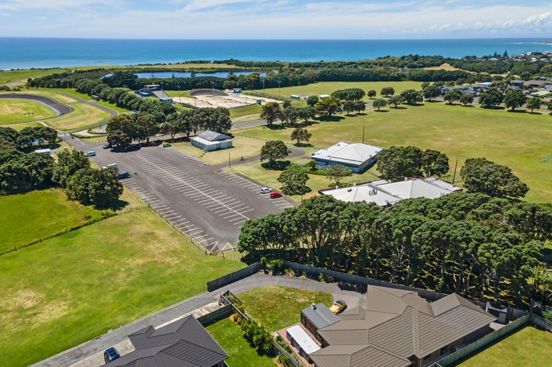 25B Dolphin Parade, Bell Block, New Plymouth - Carousel 2