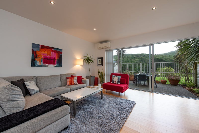 39 Saddleback Grove, Karori, Wellington - Carousel 2
