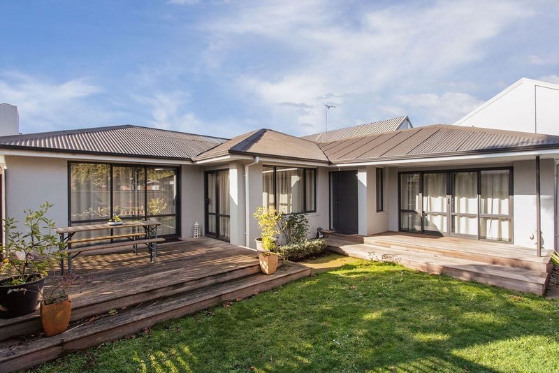 374 Memorial Avenue, Burnside, Christchurch - Carousel 1