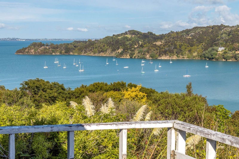5 Burrell Road Extension, Oneroa, Waiheke Island - Carousel 1