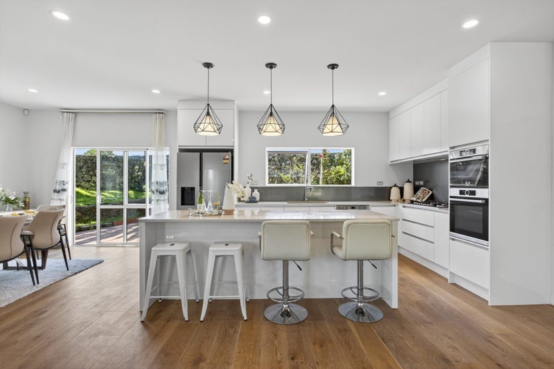 15 The Mews, Shamrock Park, Auckland - Carousel 2