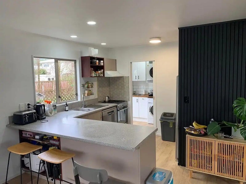 131C Queens Drive, Lyall Bay, Wellington - Carousel 2