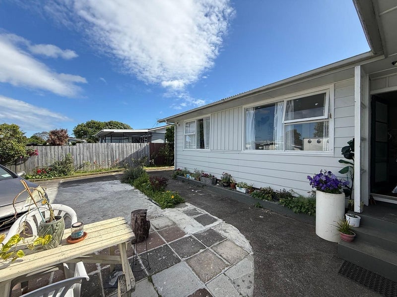 11 Harania Avenue, Favona, Auckland - Carousel 1