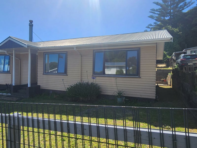 51 Gloaming Hill, Titahi Bay, Porirua - Carousel 2