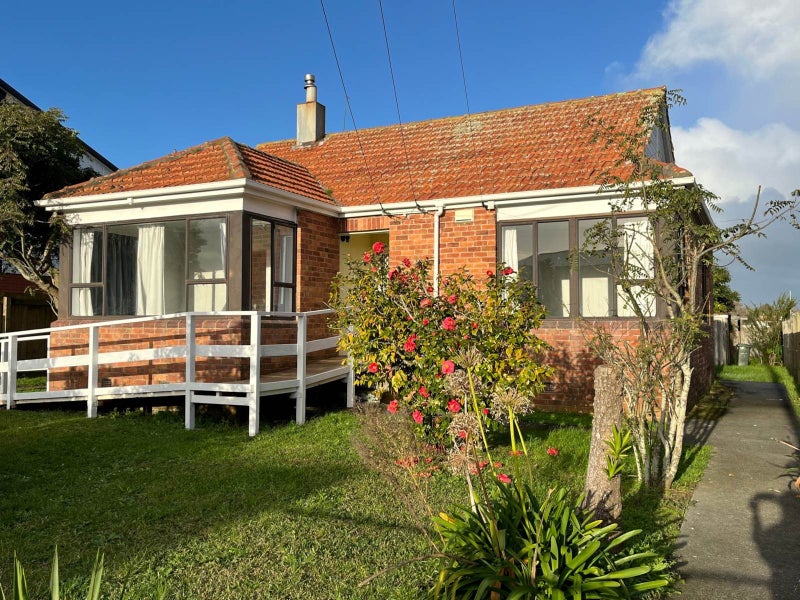 38 Range View Road, Mount Albert, Auckland - Carousel 1