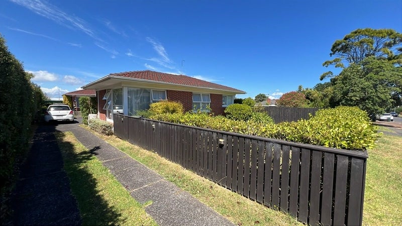 1/8 Evelyn Place, Hillcrest, Auckland - Carousel 1