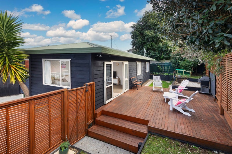 105A Owairaka Avenue, Mount Albert, Auckland - Carousel 2