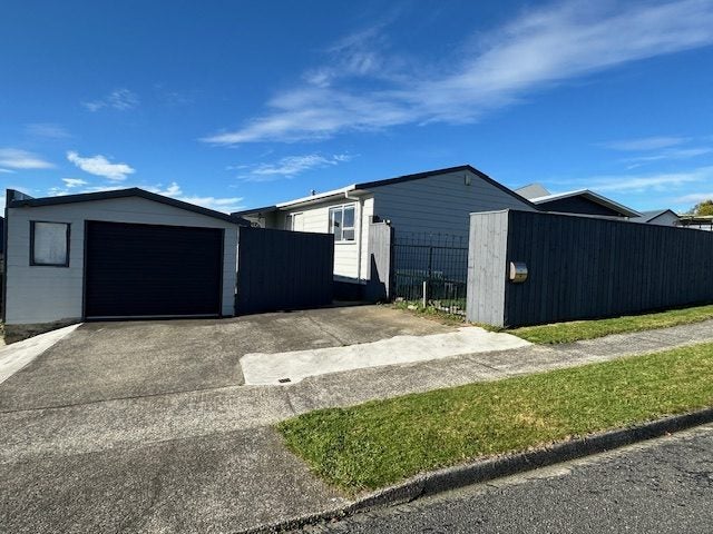 17 Drummond Crescent, Kelson, Lower Hutt - Carousel 2