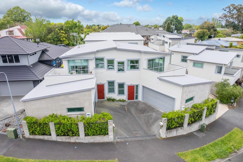 20B Kelvin Place, Hamilton East, Hamilton - Carousel 23
