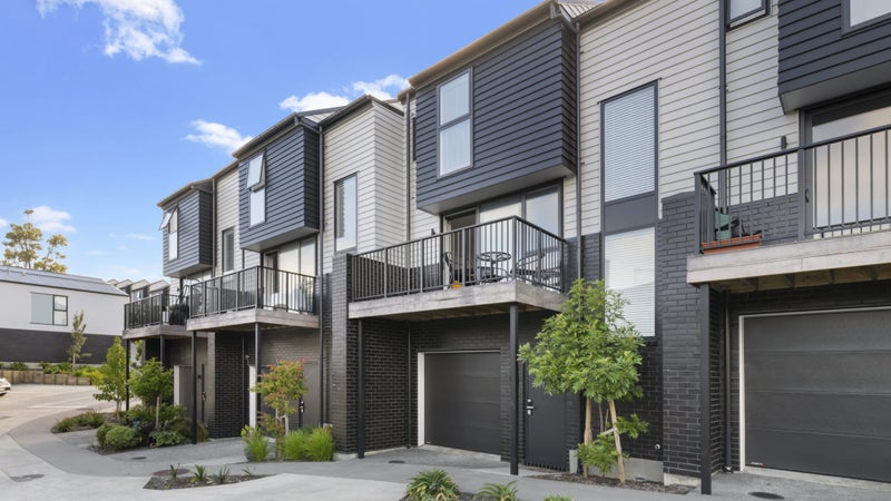 8 Panoni Lane, Howick, Auckland - Carousel 1