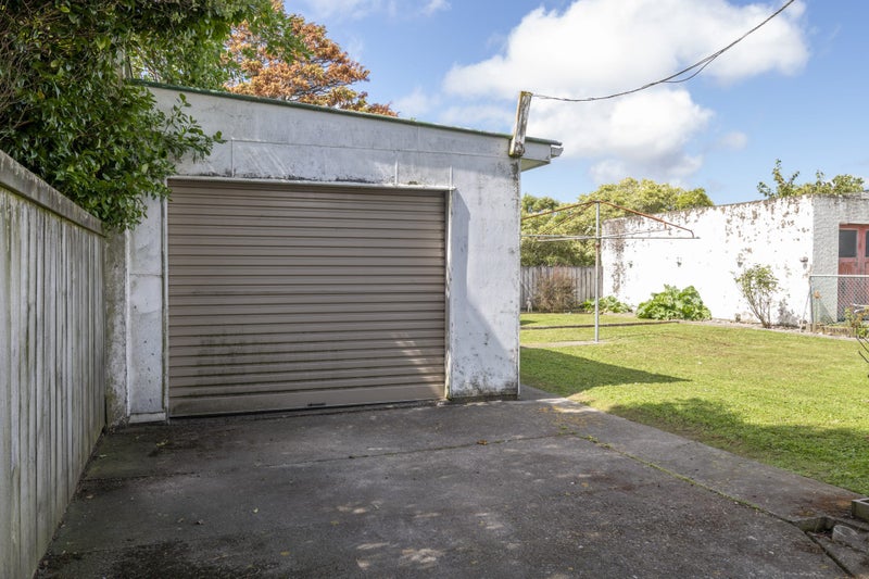16 Cambridge Street, Tawa, Wellington - Carousel 16